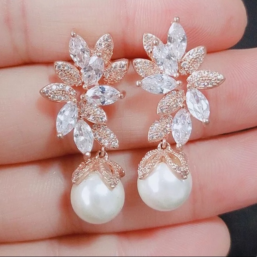 NEW Rose Gold Crystal and Pearl Dangle Earrings